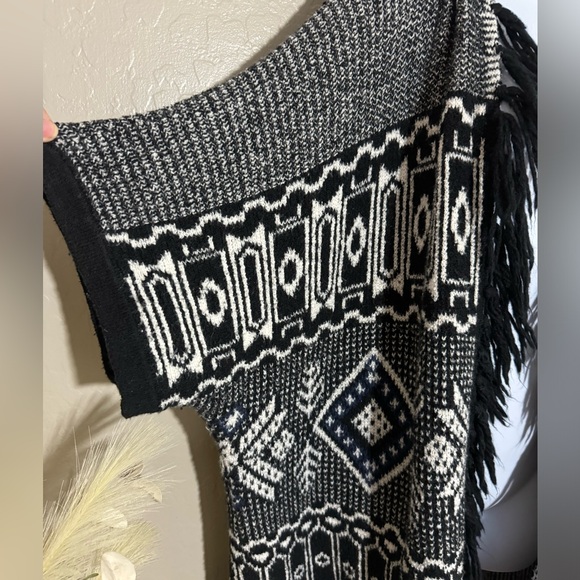 American Eagle Cardigan Open Front Hoodie Black Fringe One Size - Picture 3 of 5